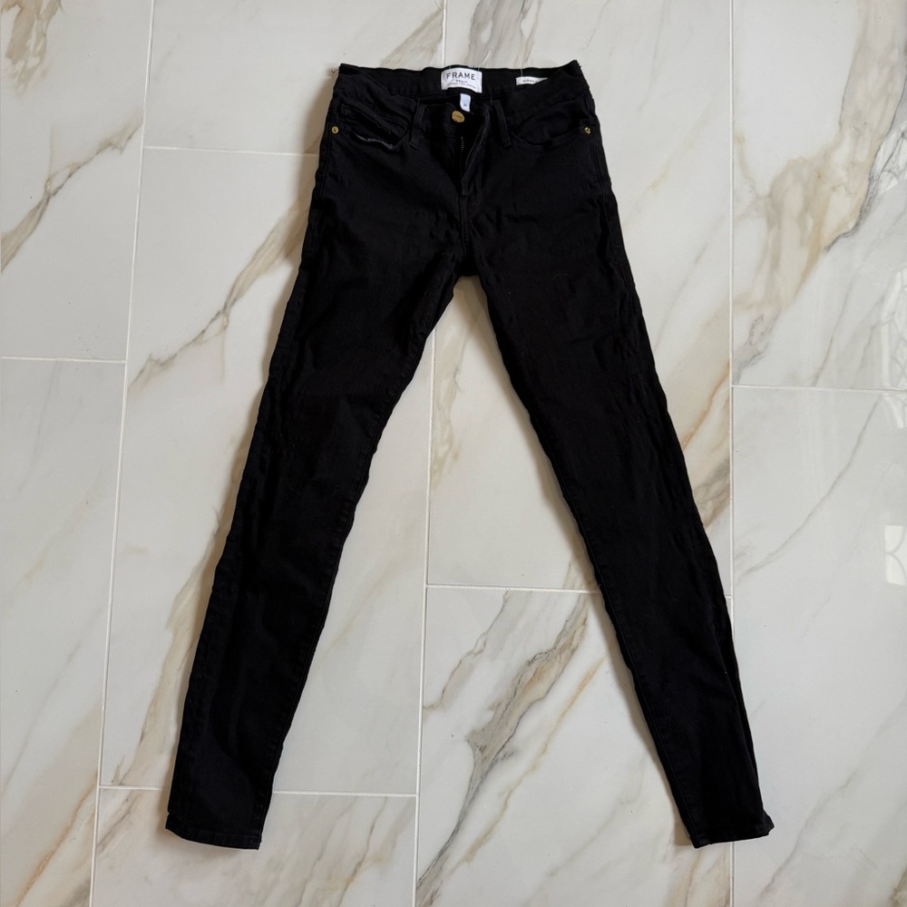FRAME denim. The OG Alix Earle skinny jean. “Le skinny”. Size 24